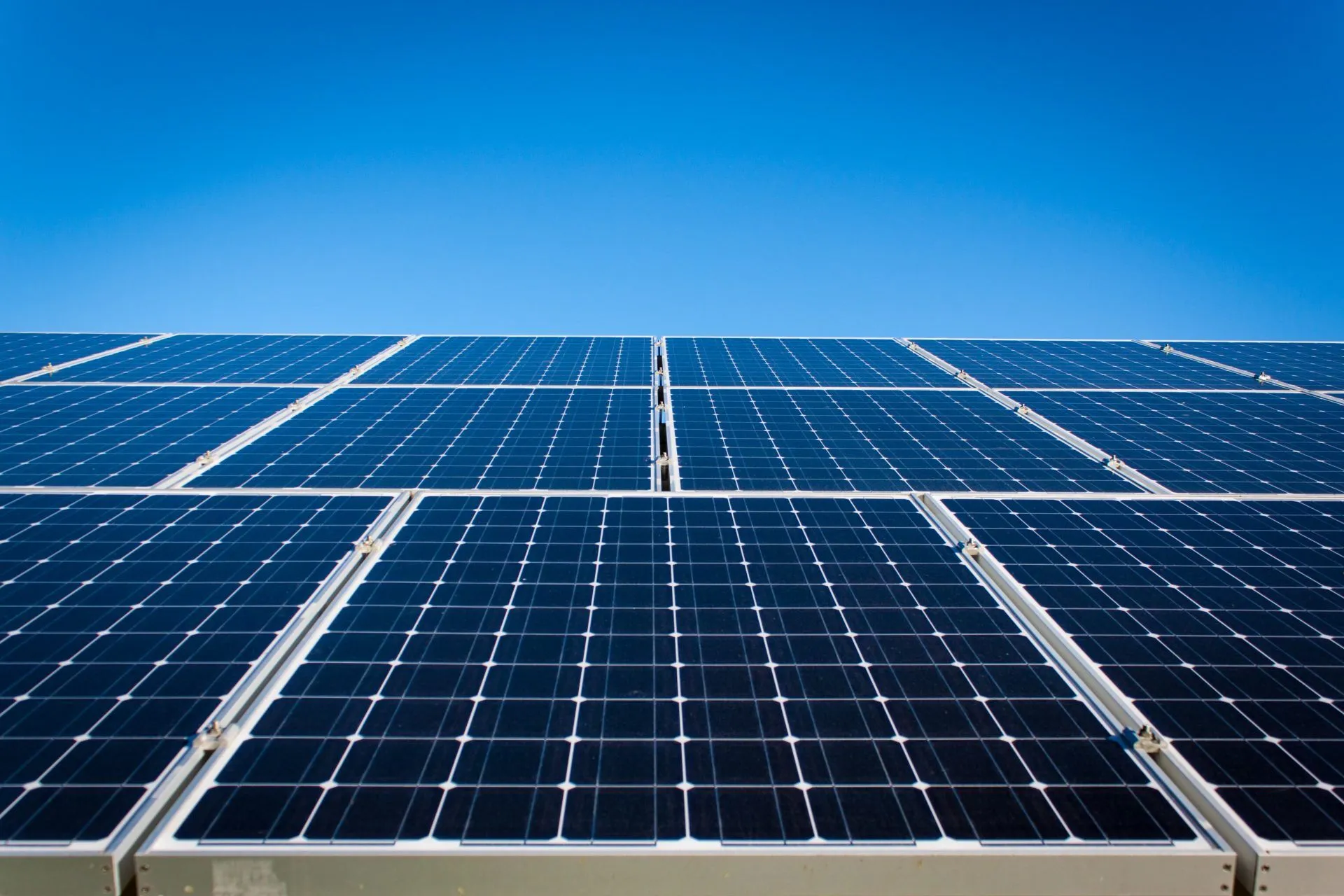 6 Benefits of Going Solar in 2025